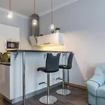 Superb Brand New Centra, Riga, Latvia 아파트 리가